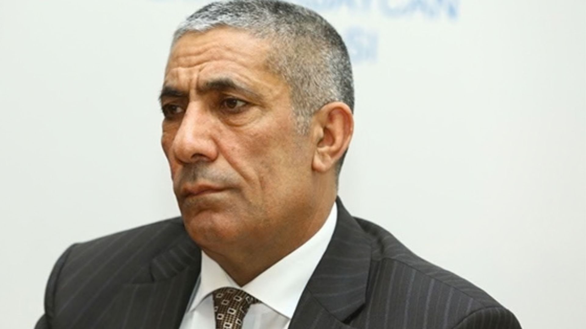 Deputat bələdiyyələrlə bağlı problemi açıqladı