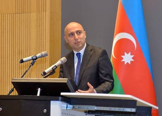 Emin Əmrullayev müəllim seçimi ilə bağlı problemi açıqlayıb