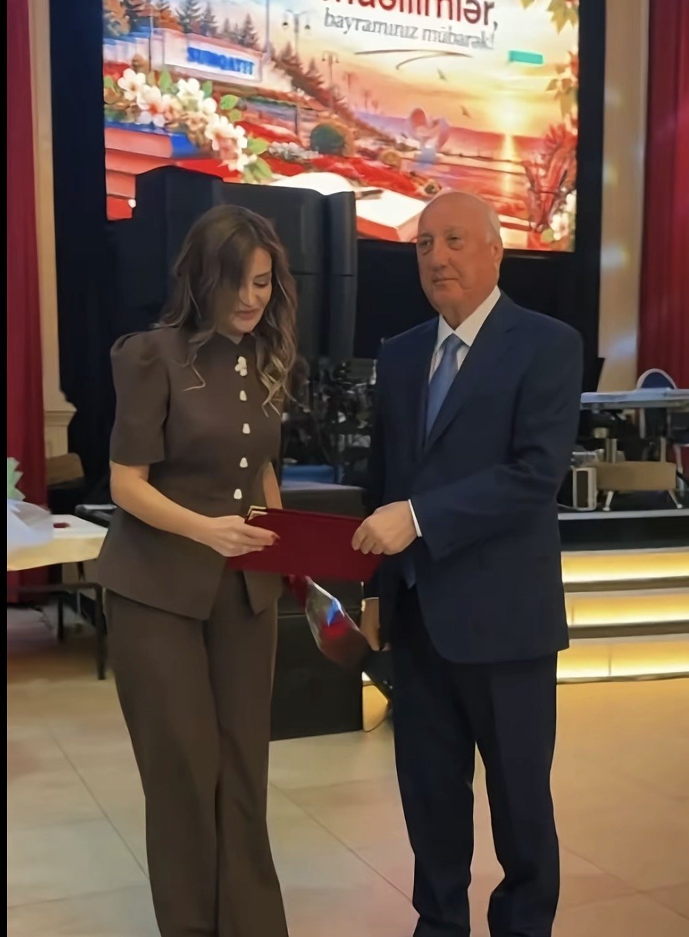 Sumqayıt Şəhər İcra Hakimiyyətinin tədbirində Dövlət Bayrağı ilə bağlı ciddi səhvə yol verilib
