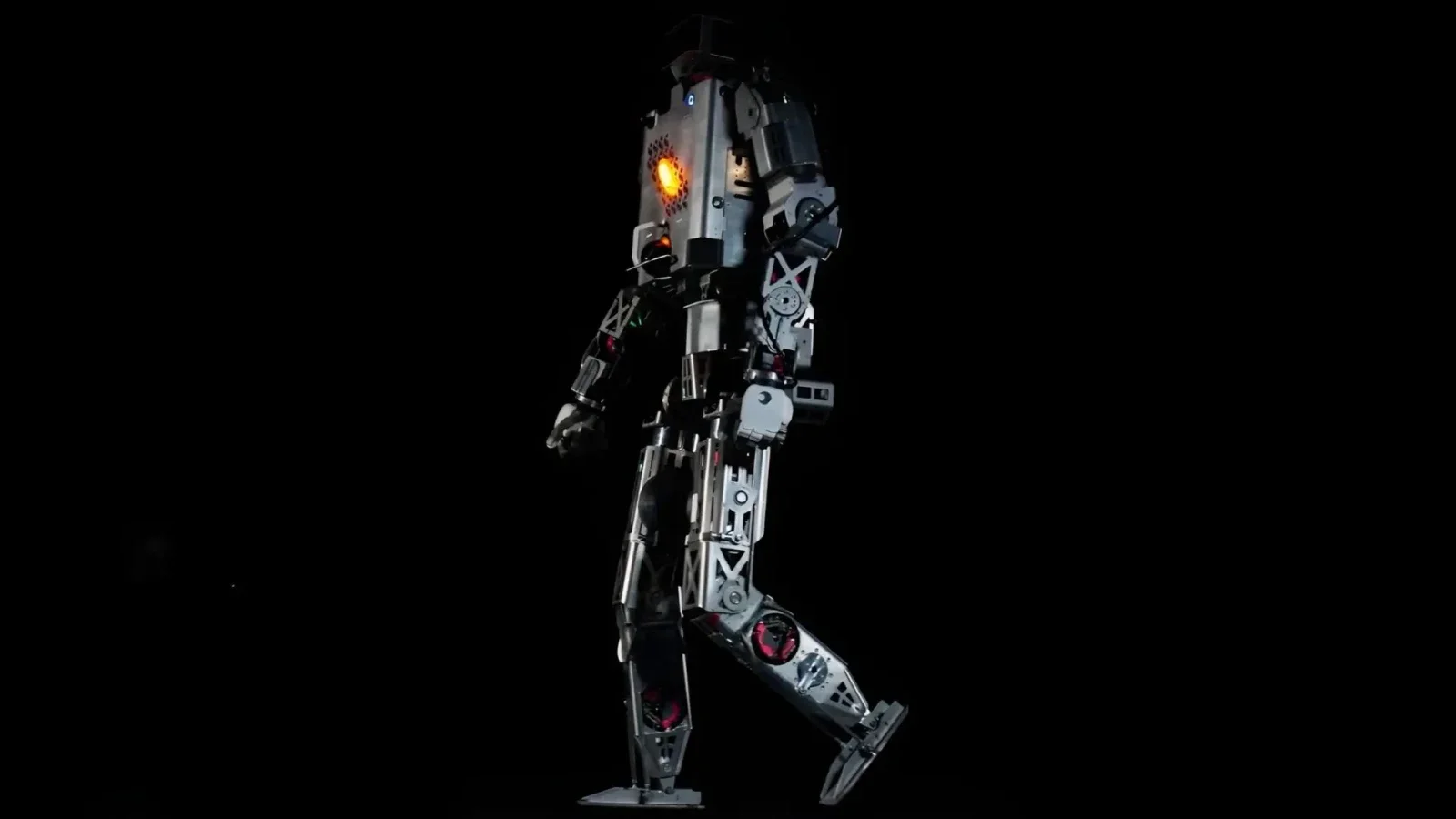 Beş aya humanoid robot hazırlandı: partlayıcı maddələri insanı riskə atmadan zərərsizləşdirəcək