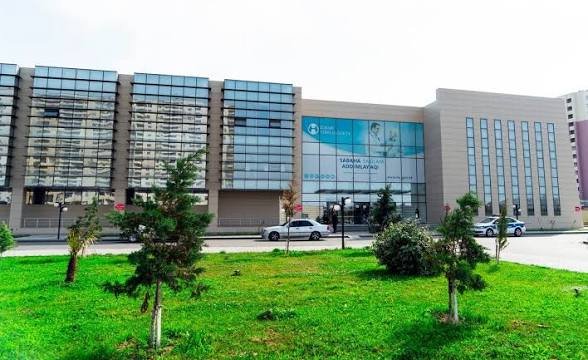 Abşeron xəstəxanasında insident -  Direktor müavini bıçaqlanıb