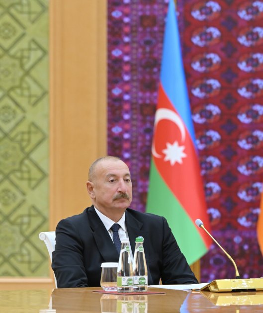 İlham Əliyev Türkmənbaşıda çıxış edib