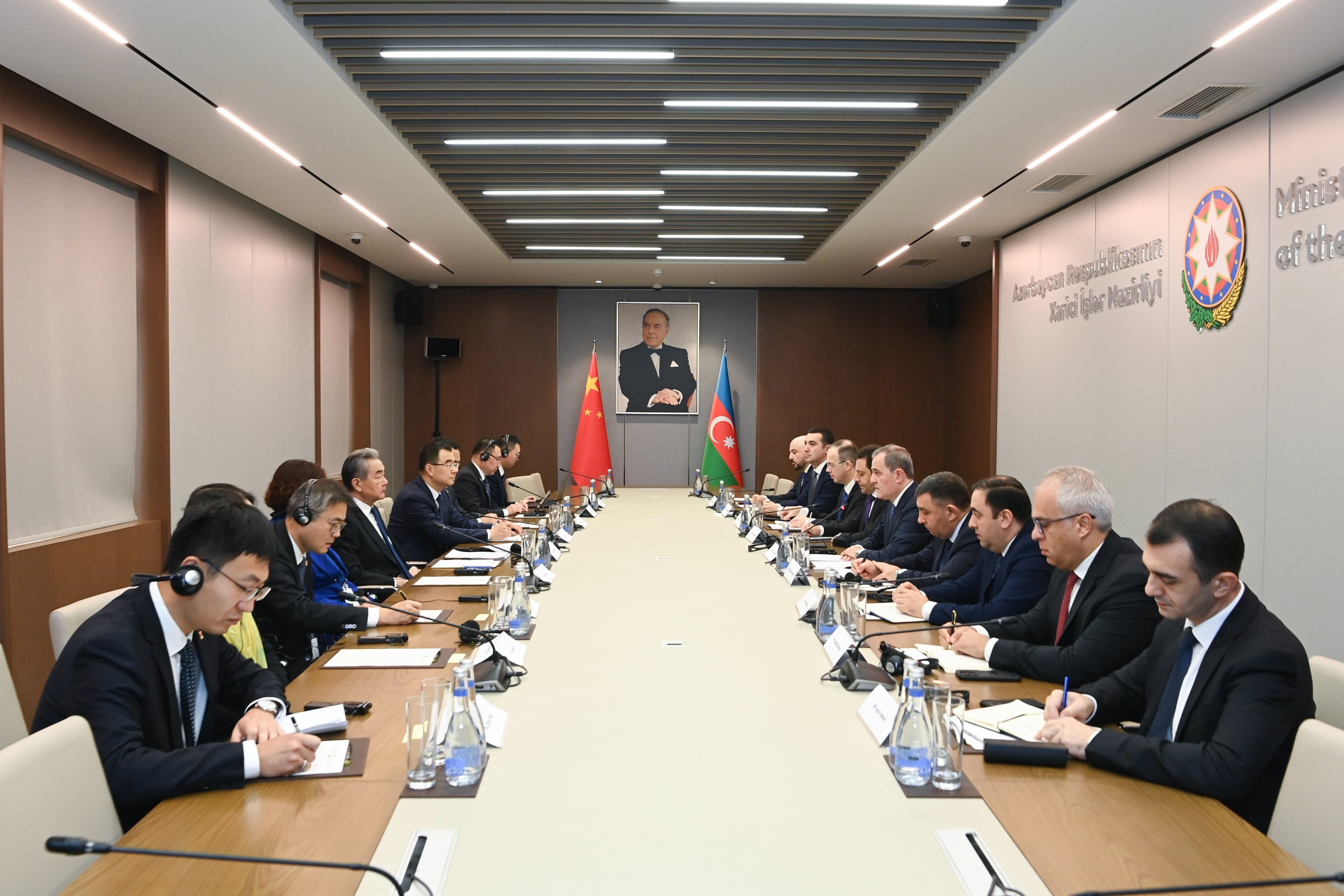 Ceyhun Bayramov Çinin xarici işlər naziri ilə görüşüb - YENİLƏNİB