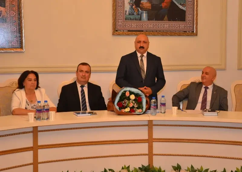 MARAQLI SÖZƏ DƏYƏR VERƏN ŞAİR BƏRADƏR SƏMƏNDƏRLİNİN 60 İLLİK YUBİLEYİ QEYD OLUNDU