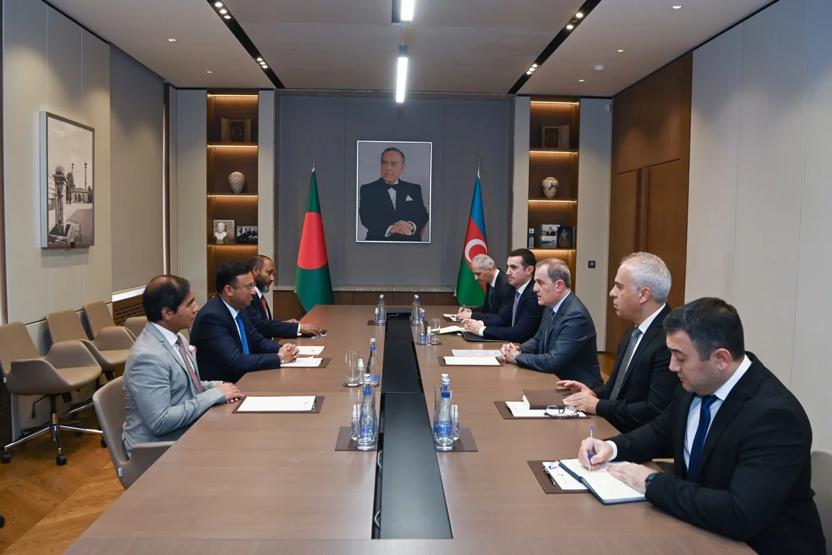 Ceyhun Bayramov banqladeşli həmkarı ilə əməkdaşlığın genişləndirilməsini müzakirə edib