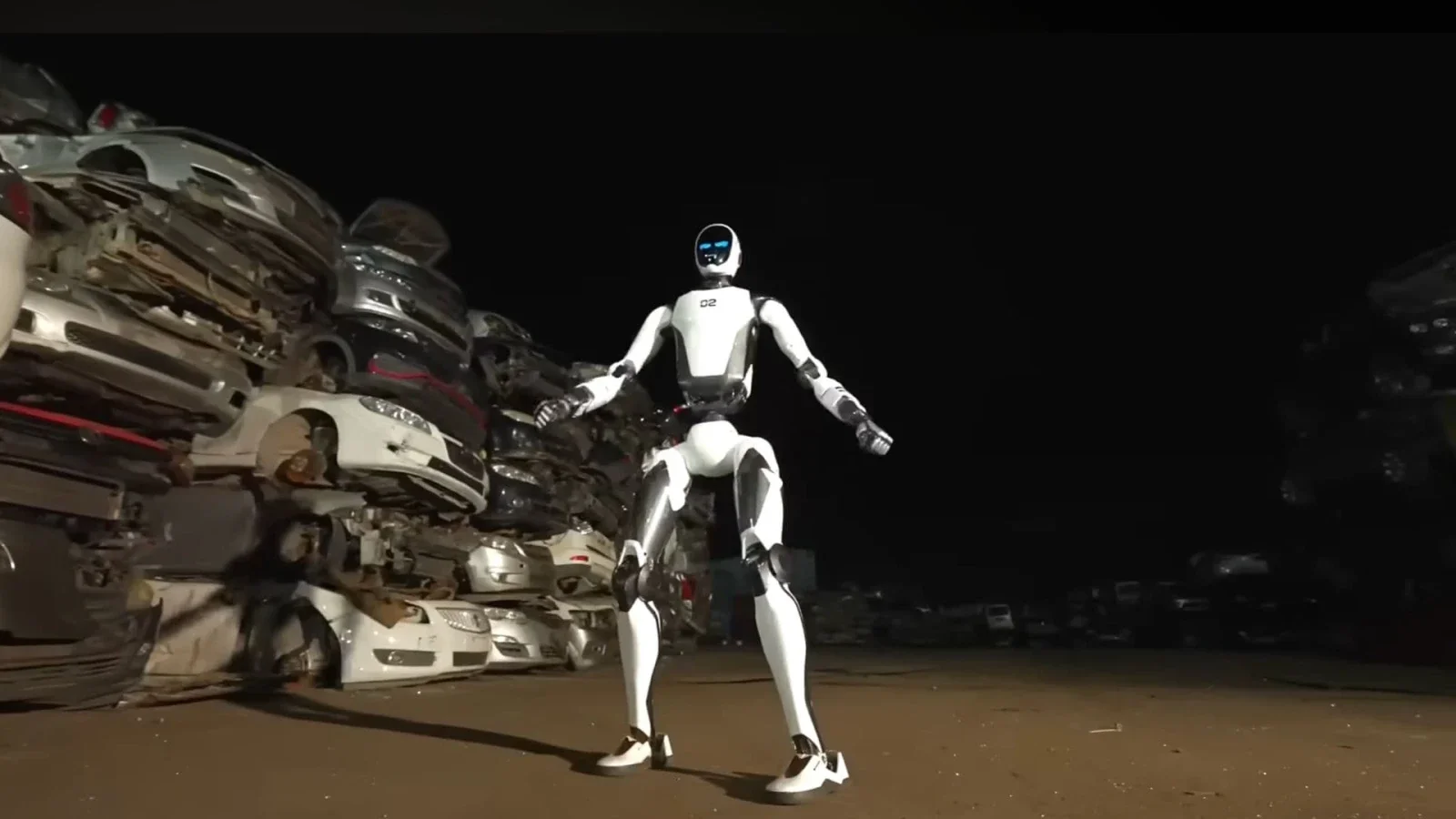 Çində bıçaqlı şəxsi zərərsizləşdirən və avtomobil qapısını sındıran xilasedici robot təqdim olunub