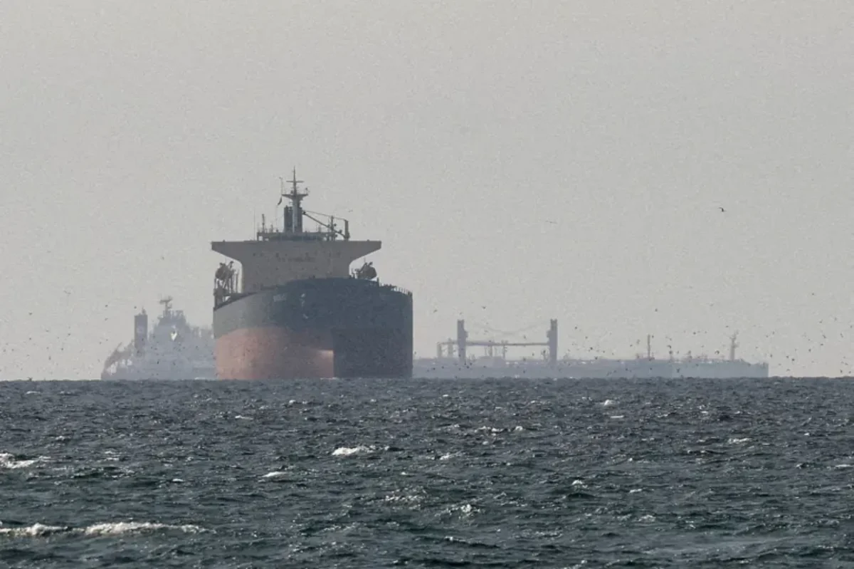 SEPAH: Hörmüz boğazında minaya düşən tanker alovlanıb