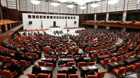 3 турецких депутата лишились мандатов, один из них задержан