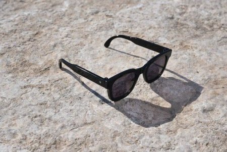 Созданы электронные солнцезащитные очки, которые переключаются в очки для чтения одним движением