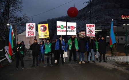 Несмотря на морозную погоду, участники акции на дороге Ханкенди-Лачын проявляют высокую активность