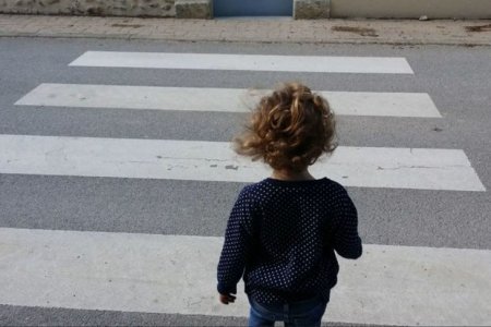 В Баку семилетнего ребенка сбил автомобиль