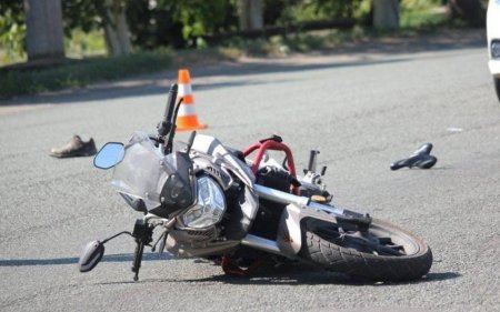 В Баку 26-летнего мотоциклиста сбил автомобиль
