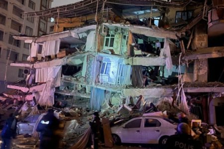 Сильное землетрясение в Турции распространилось на соседние страны: много погибших