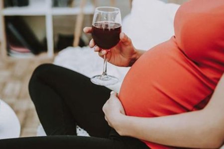 Выявлено влияние алкоголя во время беременности на форму лица детей