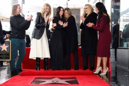 Кортни Кокс получила звезду на голливудской "Аллее славы" - ФОТО