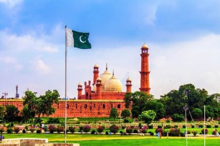 В Пакистане заявили, что стране больше не угрожает дефолт
