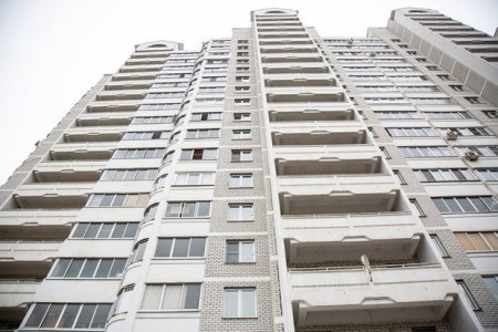 Россиянин выжил после падения с 19-го этажа здания - ВИДЕО