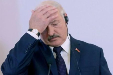 Лукашенко появился на публике с перевязанной рукой - ФОТО