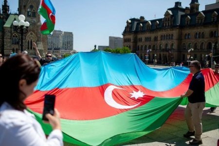 Перед парламентом Канады поднят флаг Азербайджана - ФОТО