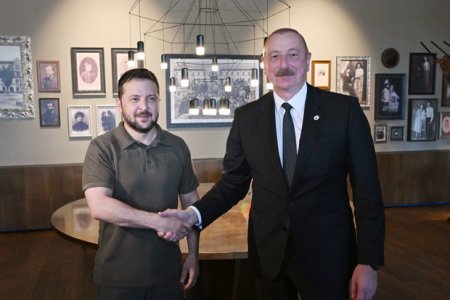 Владимир Зеленский поделился кадрами со встречи с Ильхамом Алиевым в Молдове