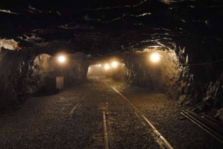 Талибы запретили детям работать на угольных шахтах