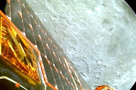 Индийский луноход нашел на Луне серу и металлы