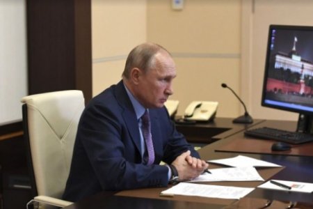 Putin qəzəbləndi, məmurların “xəstə” olub-olmadığını soruşdu