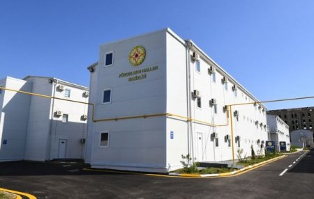 İlham Əliyev və Mehriban Əliyeva Bakıda modul tipli hospitalın açılışında - FOTO