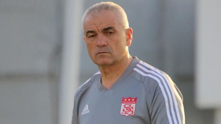 “Sivasspor”un baş məşqçisi: “Qələbə həm də Türkiyə üçün çox önəmli idi”