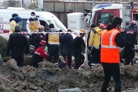 Ankarada inşaatda torpaq sürüşməsi: Bir nəfər öldü, digərinin axtarışları davam edir
