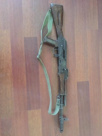 25 yaşlı gəncdən avtomat silahı aşkar olunaraq götürülüb - foto