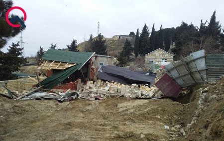 Bakıda qanunsuz tikililər sökülür - Fotolar