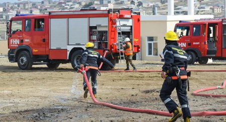 Bakıda çoxmərtəbəli yaşayış binasında yanğın olub