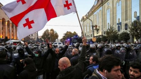 Gürcüstanda müxalifət hakimiyyəti yeni aksiyalarla təhdid edir