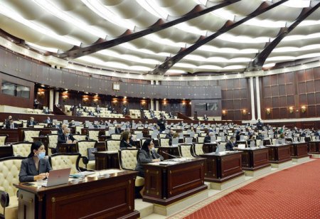 Parlament hökumətin hesabatını qəbul etdi