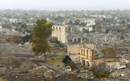 İtalyan jurnalist Ermənistanın yeni siyasi oyunundan yazıb