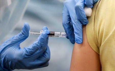 Virusun kütləvi yayılmasının qarşısını almaq üçün əhalinin 60 faizi vaksinasiya olunmalıdır
