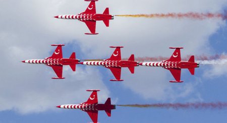 “Türk ulduzları”nın təyyarəsi qəzaya düşdü: Pilot həlak oldu - FOTO