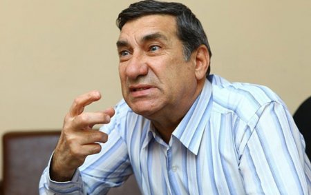 Arif Quliyev vəfat etdi