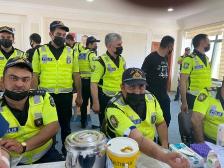 Bakıda yol polisləri qan verdi - Foto