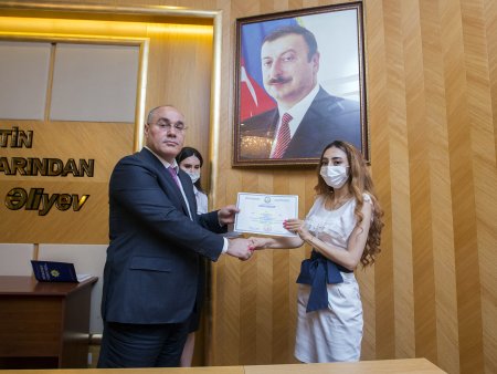 "Könüllü gömrükçü" dəstəsinin üzvlərinə sertifikatlar təqdim olunub