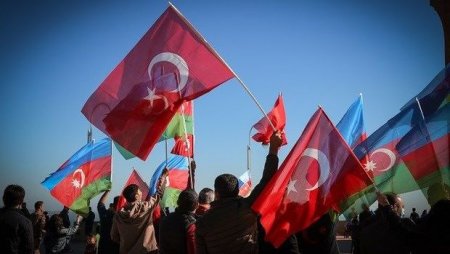 Türkiyəli azarkeşlərə Bakıdakı oyunda Azərbaycan bayrağı da veriləcək