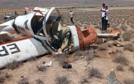 İranda təyyarə qəzaya uğradı, hər iki pilot öldü - Foto