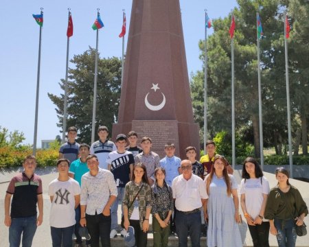 Saatli Mahallesi Ö.F.  Nemanzade'nin adını taşıyan okul kadrosundan örnek bir adım.