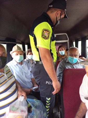 Saatlıda yol polisi avtobuslarda maska taxmayan şəxslərə qarşı profilaktik tədbir keçirib