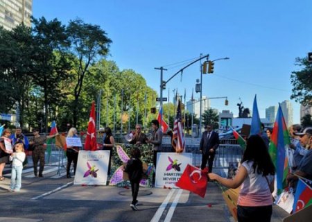 Azərbaycanlılar BMT-nin baş qərargahı önündə aksiya keçirdi