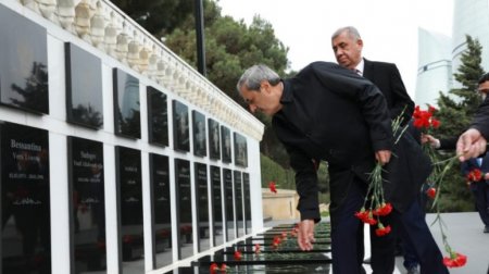 Türk Şurasına üzv dövlətlərin Baş prokurorları Şəhidlər xiyabanını ziyarət etdi - FOTOLAR