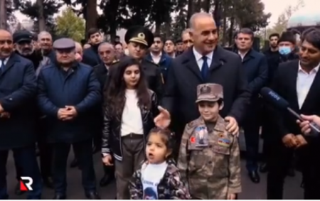 İcra başçısının çıxışı zamanı şəhid qızının bu addımı gündəm oldu - Video