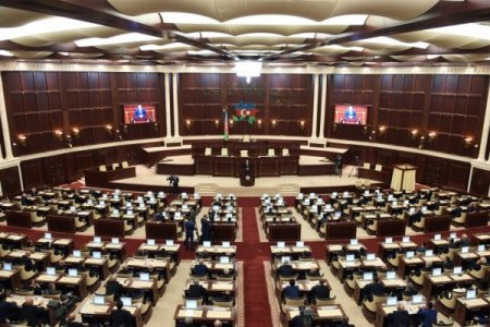 Deputatların maaşı üçün 5 milyon manatdan çox vəsait ayrıldı