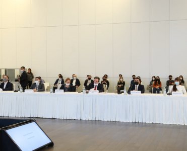 QDF Heydər Əliyev Fondu tərəfindən təşkil olunan tarixi abidələrin bərpasına həsr edilmiş dəyirmi masada iştirak edib